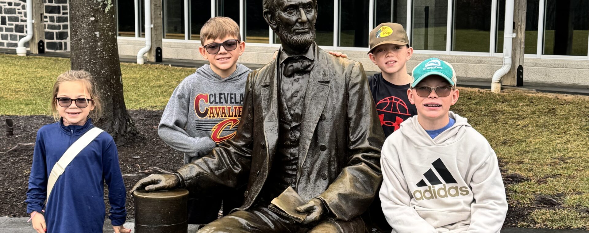 kids next to statue of abraham lincoln in front of gettysburg museum