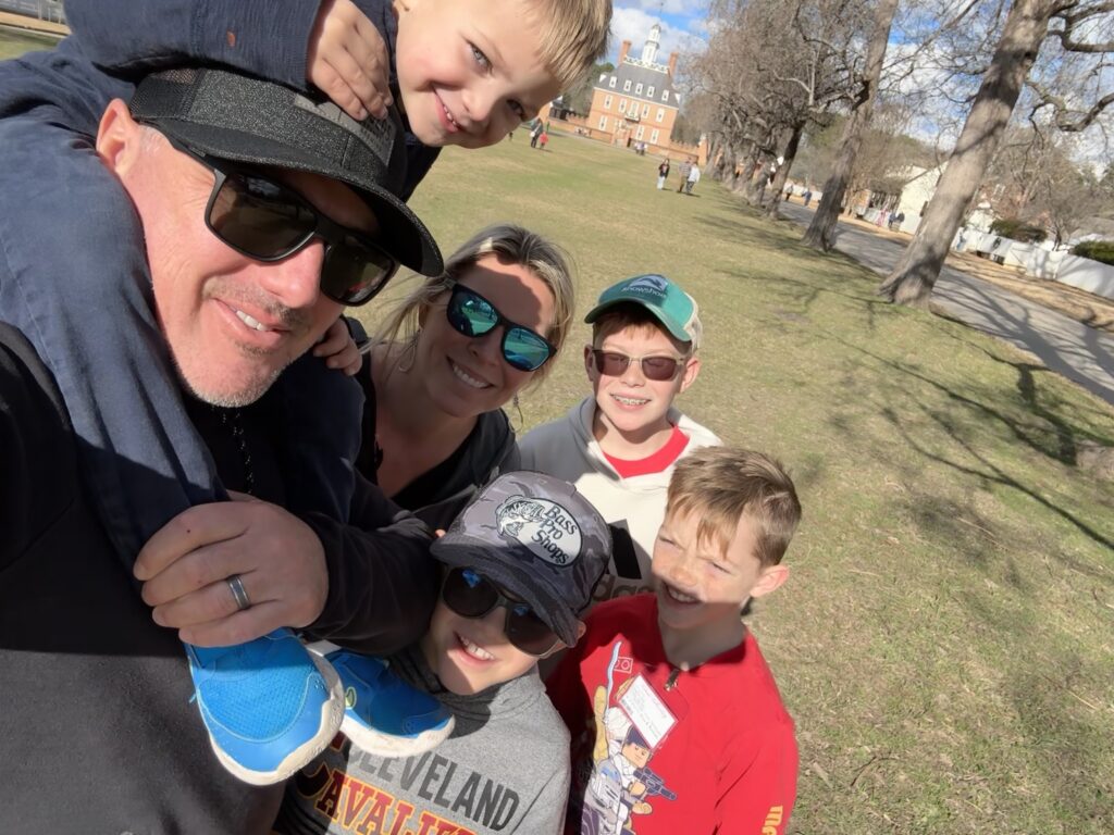 family selfie in front at colonial williamsburg