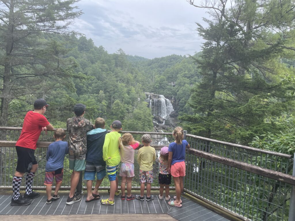 kids looking at whitewater falls on lake keowee summer vacation