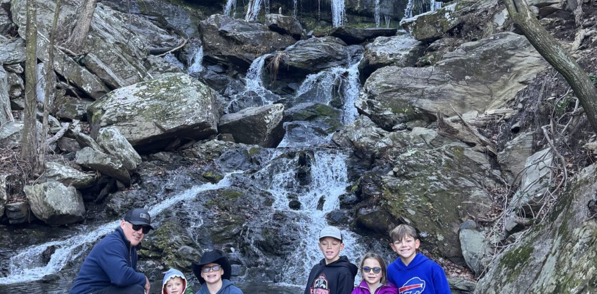 Family adventure and mountain trips featuring scenic destinations ideal for 4–7 night vacations